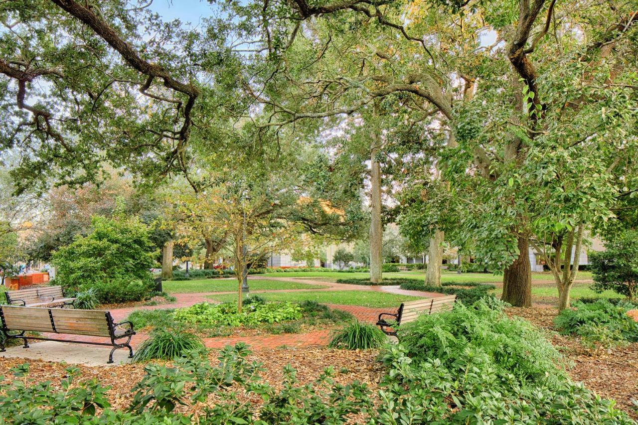Garden Level On Charlton Villa Savannah Bagian luar foto
